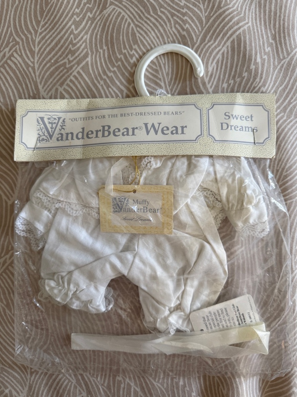 NWT! VanderBear Wear "Sweet Dreams" Ivory Muffy Outfit (1990)